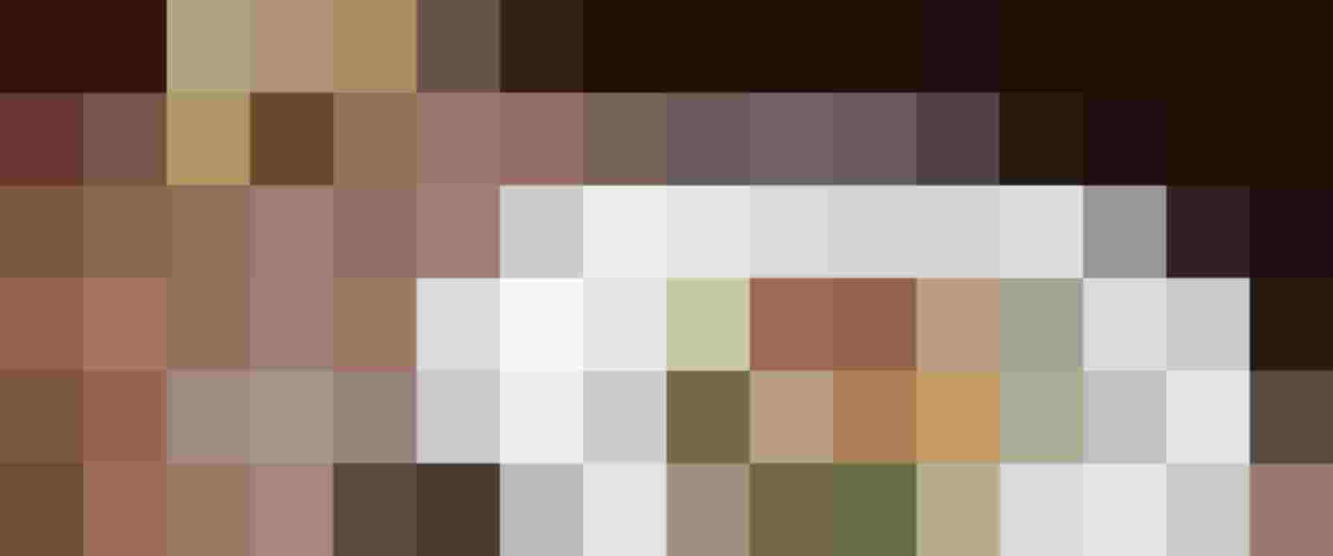 Gebratenes Fischfilet auf Gemüse mit Weinglas, modern und regional inspiriert.